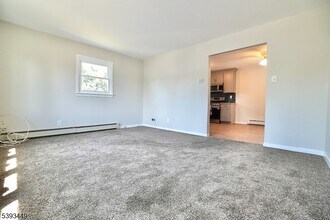 15 Wright Ct in Bloomfield, NJ - Building Photo - Building Photo