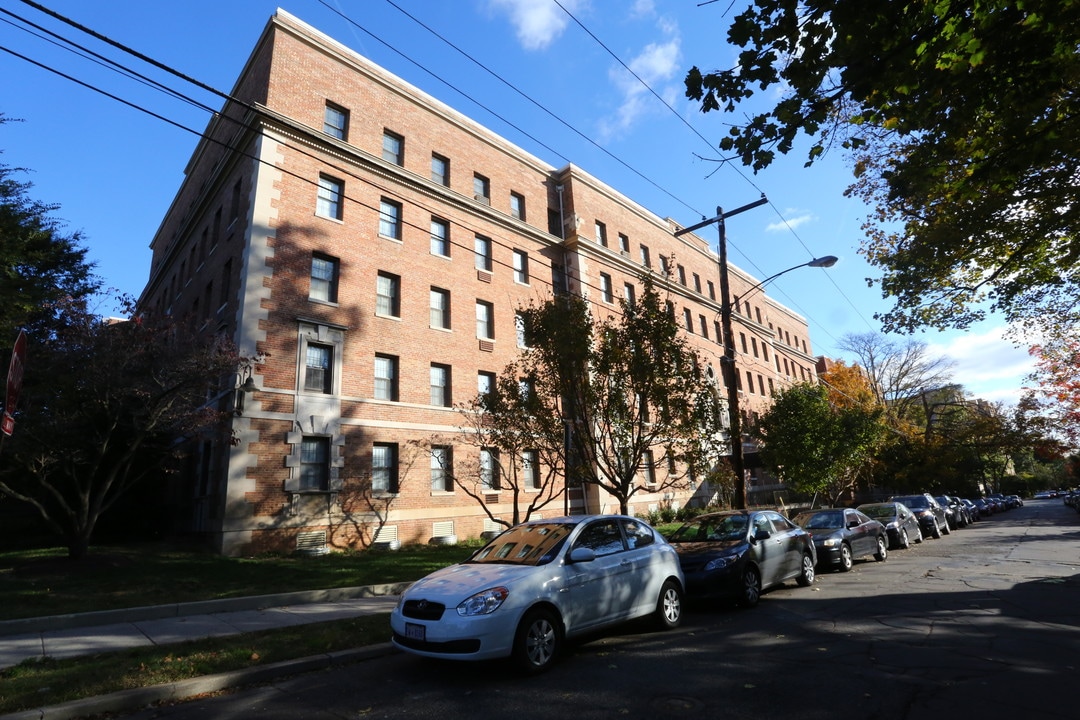 3525 Davenport St NW in Washington, DC - Building Photo