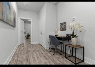 4681 Bellfort Ave in Houston, TX - Foto de edificio - Building Photo