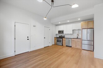 3211 W Le Moyne St in Chicago, IL - Foto de edificio - Building Photo