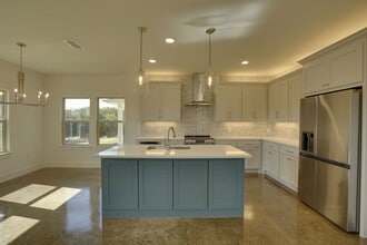 300 Red Bird Dr in Springtown, TX - Building Photo - Building Photo