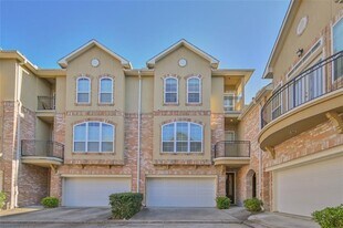 42 Versante Ct in Houston, TX - Building Photo