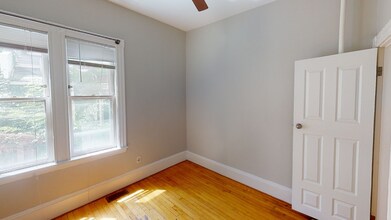 13 Pleasant St, Unit #1 in Cambridge, MA - Building Photo - Building Photo