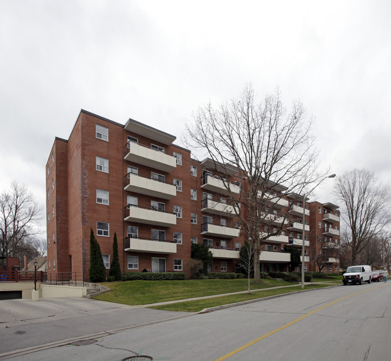 50 Forster Park Dr in Oakville, ON - Building Photo