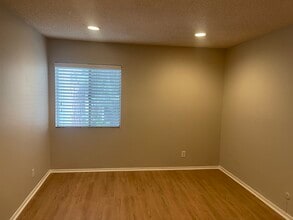 18645 Hatteras St, Unit 280 in Tarzana, CA - Foto de edificio - Building Photo