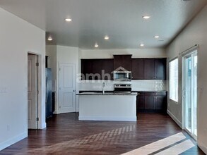 5043 W Milliron Dr in Meridian, ID - Foto de edificio - Building Photo