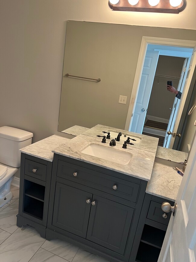 6035 Bayrose Cir in East Point, GA - Building Photo - Building Photo