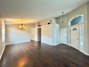 925 Maple Creek Dr in Orlando, FL - Building Photo - Building Photo