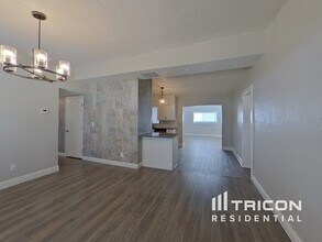 6193 39th Ave N in St. Petersburg, FL - Building Photo - Building Photo