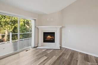 816 Nelson's Ridge Dr in Howell, MI - Building Photo - Building Photo