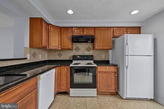 14288 Felty Pl in Woodbridge, VA - Foto de edificio - Building Photo