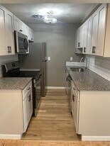 1815 William Howard Taft Rd, Unit 704 in Cincinnati, OH - Building Photo