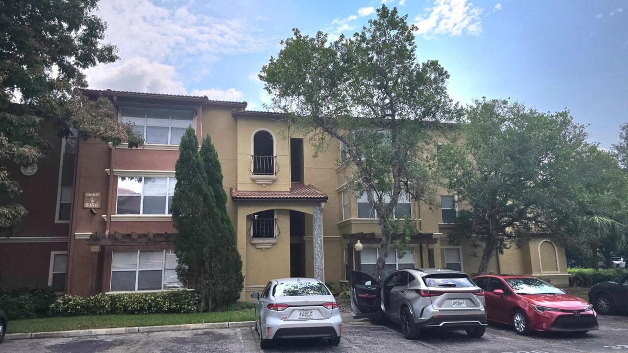 5156 Conroy Rd in Orlando, FL - Building Photo