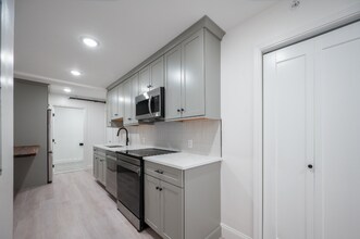 126 Adelaide Ave in Providence, RI - Foto de edificio - Building Photo