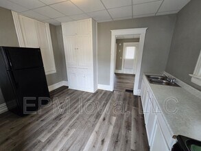 102 South St in Waterloo, IA - Building Photo - Building Photo