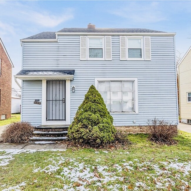 property at 15914 Delrey Ave