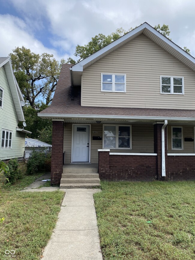 property at 1027 Blaine Ave
