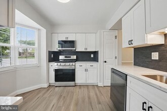 237 Nottoway St SE in Leesburg, VA - Building Photo - Building Photo