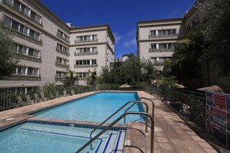 Wilshire Westwood Luxury Apartments in Los Angeles, CA - Foto de edificio - Building Photo