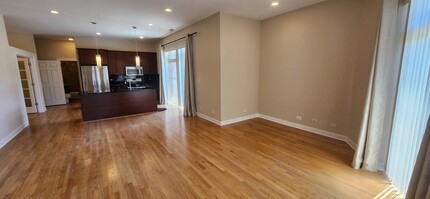 6425 W Touhy Ave in Chicago, IL - Building Photo - Building Photo
