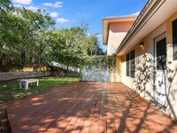 2405 Bahama Rd in Austin, TX - Foto de edificio - Building Photo