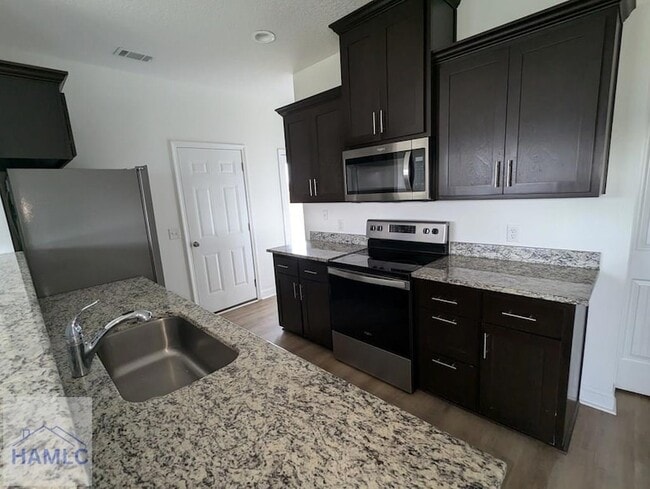 110 Nobles Dr NE in Ludowici, GA - Foto de edificio - Building Photo