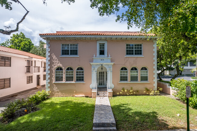 215 Calabria Ave in Coral Gables, FL - Building Photo - Building Photo