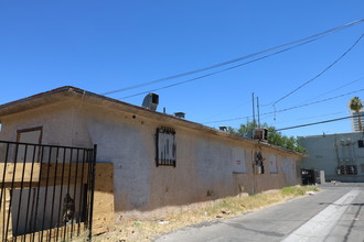 215 W Philadelphia Ave in Las Vegas, NV - Building Photo - Building Photo