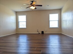 1801 West Antler Way in Mustang, OK - Building Photo - Building Photo