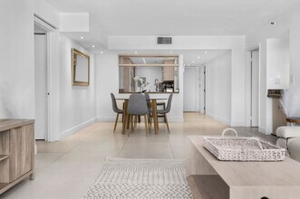 1717 N Bayshore Dr in Miami, FL - Building Photo - Building Photo