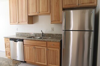 977 Mangrove Ave, Unit D in Sunnyvale, CA - Foto de edificio - Building Photo