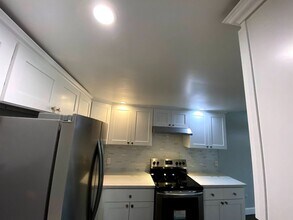 1200 W Huntington Dr in Arcadia, CA - Foto de edificio - Building Photo