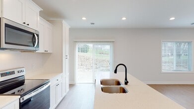 827 Willow Pl in River Falls, WI - Foto de edificio - Building Photo