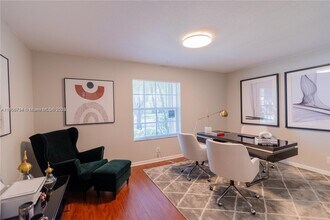 2883 Oakbrook Dr in Weston, FL - Building Photo - Building Photo