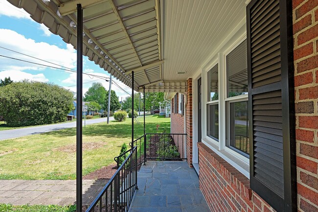 5709 St George Ave in Crozet, VA - Building Photo - Building Photo