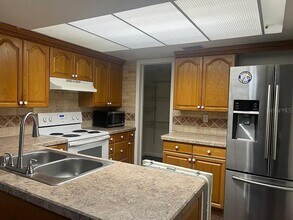 1084 Longfellow Cir in Sarasota, FL - Building Photo - Building Photo