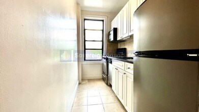55 Cooper St in New York, NY - Building Photo - Building Photo