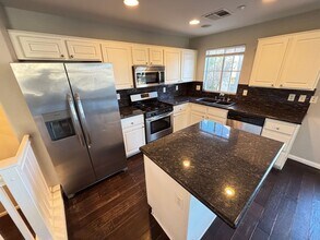 6481 W Abbotsford House Ct in Las Vegas, NV - Building Photo - Building Photo