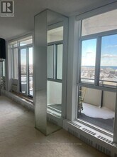 5250 Lakeshore Rd. in Burlington, ON - Building Photo - Building Photo