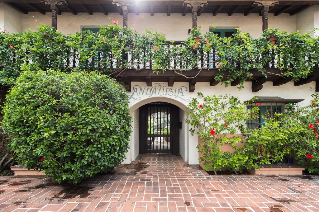 1471 Havenhurst Dr in West Hollywood, CA - Building Photo
