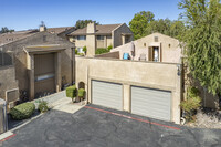 306-334 Ivy Ln in Fallbrook, CA - Foto de edificio - Building Photo