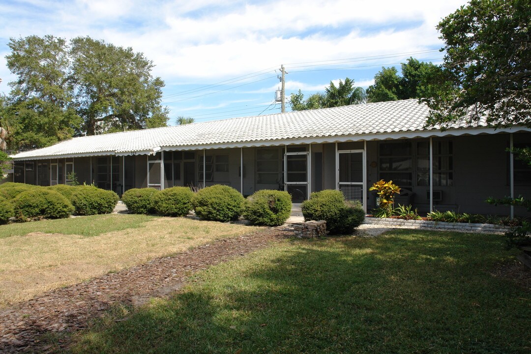 223 Golden Gate Pt in Sarasota, FL - Building Photo