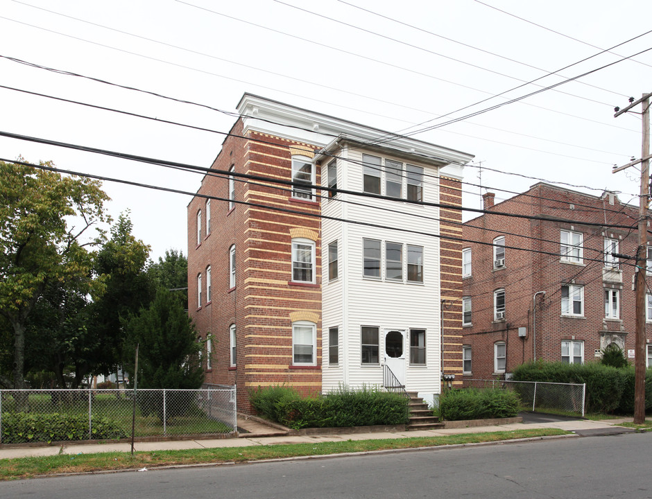 164 Oak St in New Britain, CT - Foto de edificio