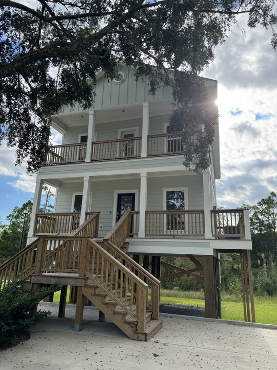 759 Bay Breeze Dr in Biloxi, MS - Foto de edificio