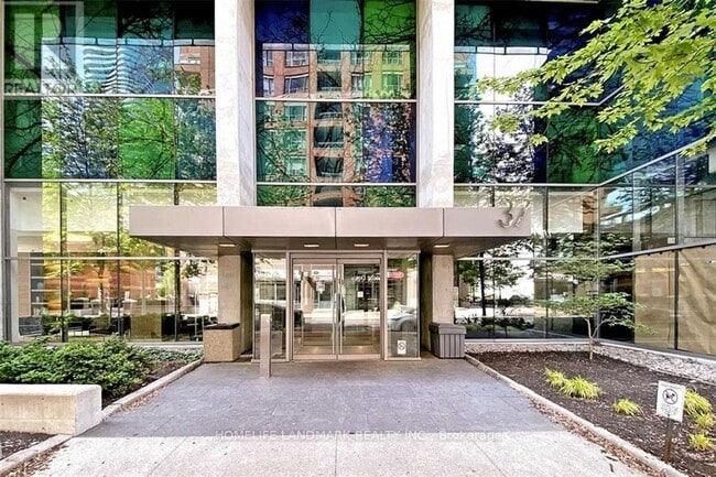 37 Grosvenor St in Toronto, ON - Building Photo - Building Photo