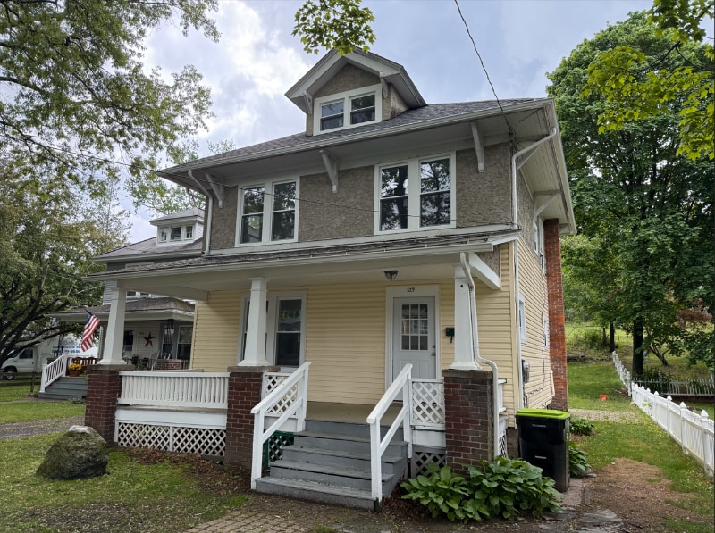 529 Wallace St in Stroudsburg, PA - Building Photo