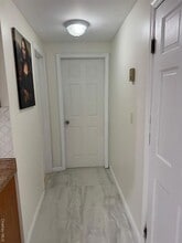 185 N Bicycle Path in Selden, NY - Building Photo - Building Photo