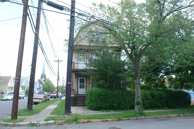 474 Cornell St in Perth Amboy, NJ - Building Photo - Building Photo