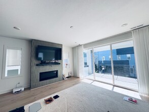 7808 NE 123rd Ct in Kirkland, WA - Foto de edificio - Building Photo