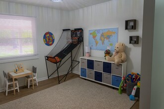 550 Lystra Rd in Chapel Hill, NC - Building Photo - Building Photo